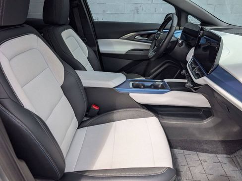 Used 2025 Chevrolet Equinox EV LT w/ Convenience Package FWD image 8