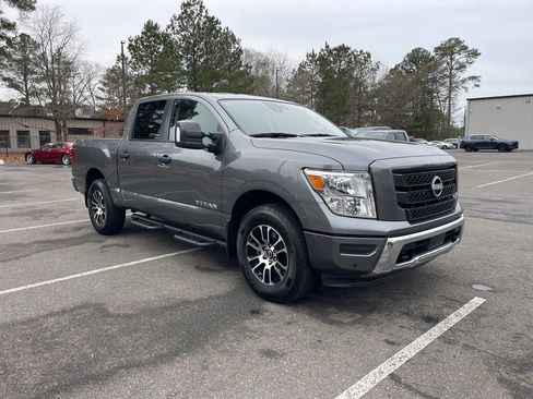 Certified 2024 Nissan Titan SV w/ SV Convenience Package image 4