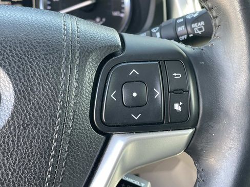 Used 2016 Toyota Highlander Limited image 6