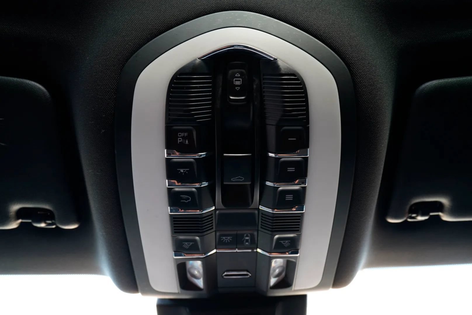 Used 2021 Porsche Macan AWD/4WD image 27