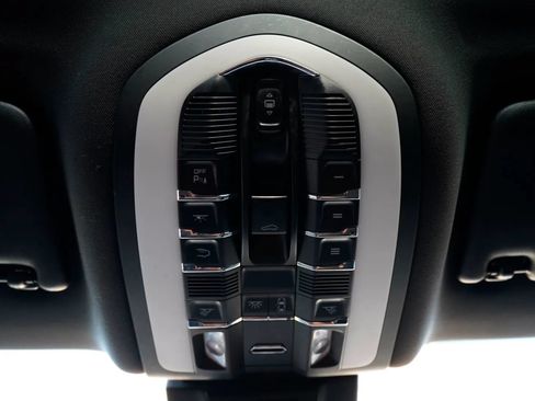 Used 2021 Porsche Macan AWD/4WD image 27