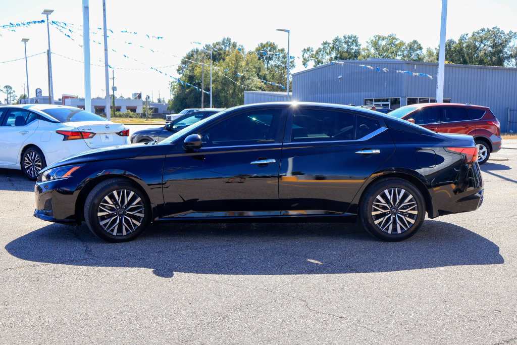 Used 2023 Nissan Altima 2.5 SV w/ SV Premium Package FWD image 25
