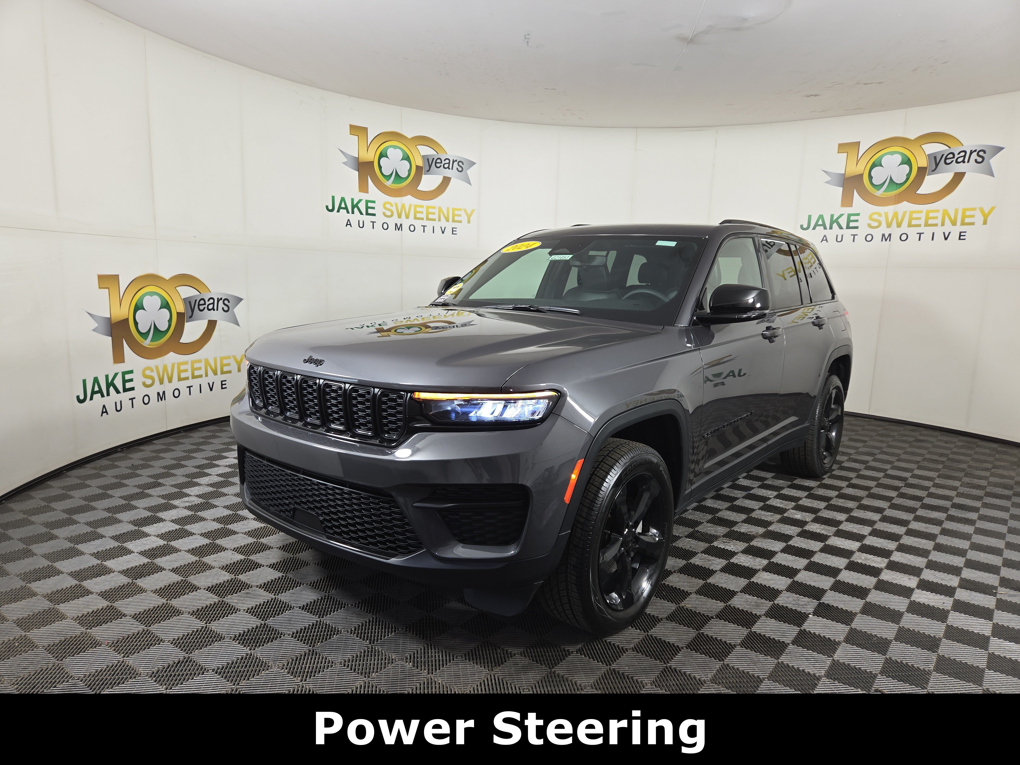 Used 2024 Jeep Grand Cherokee Altitude AWD/4WD image 3