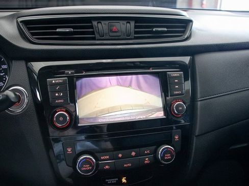 Used 2018 Nissan Rogue SV image 34