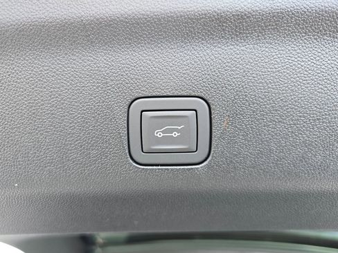 New 2026 GMC Yukon XL Denali w/ Sun & Power Step Package AWD/4WD image 32