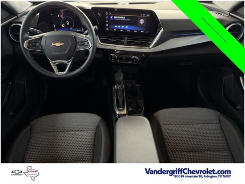 Used 2025 Chevrolet Trax LT w/ LT Convenience Package FWD image 11