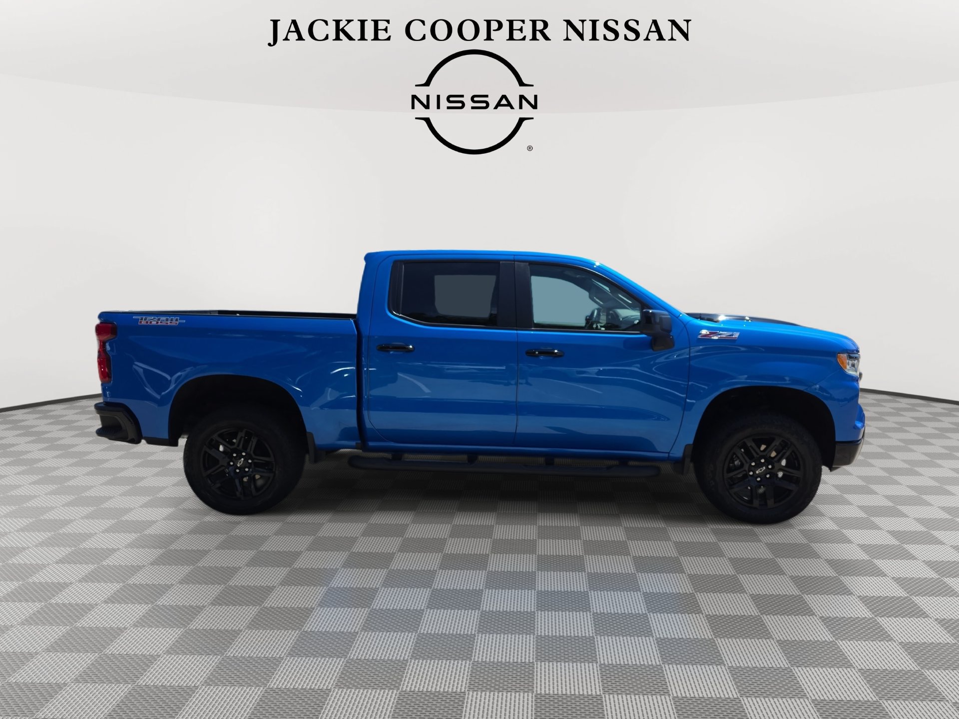 Used 2025 Chevrolet Silverado 1500 LT Trail Boss w/ Convenience Package II AWD/4WD image 4