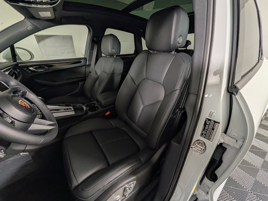 New 2026 Porsche Macan S AWD/4WD image 5