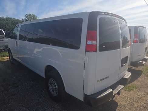 Used 2023 Chevrolet Express 3500 LS RWD image 2