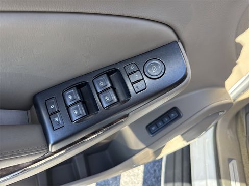 Used 2017 GMC Yukon SLT image 15