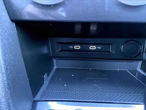 Used 2021 Volkswagen Tiguan SE w/ Panoramic Sunroof Package image 27