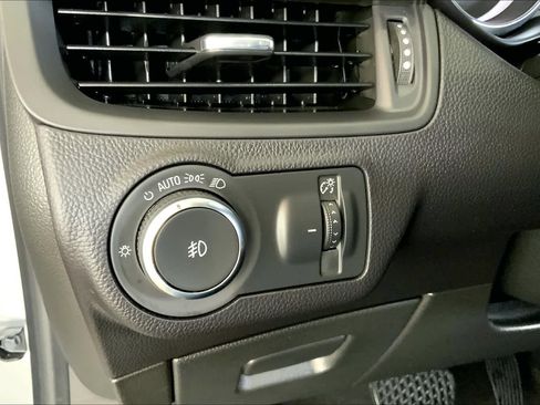 Used 2020 Buick Envision Essence w/ Experience Buick Package FWD image 34