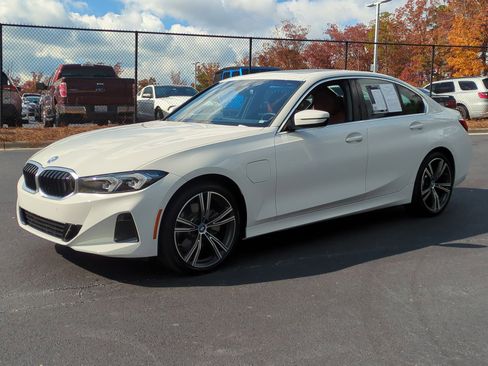 Certified 2024 BMW 330e w/ Convenience Package image 5