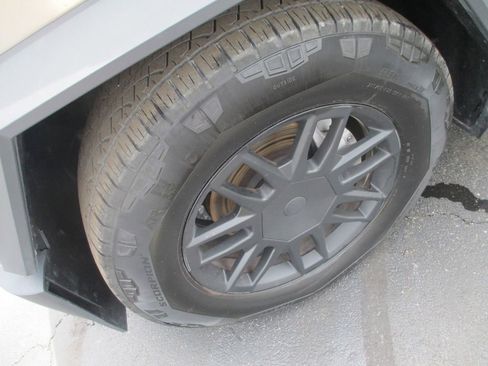 Used 2025 Tesla Cybertruck AWD Crew Cab image 12