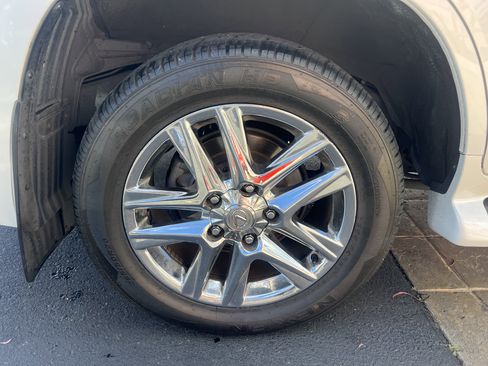 Used 2013 Lexus LX 570 4WD w/ Luxury Pkg image 9