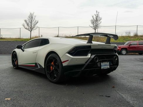 Used 2018 Lamborghini Huracan Performante image 32