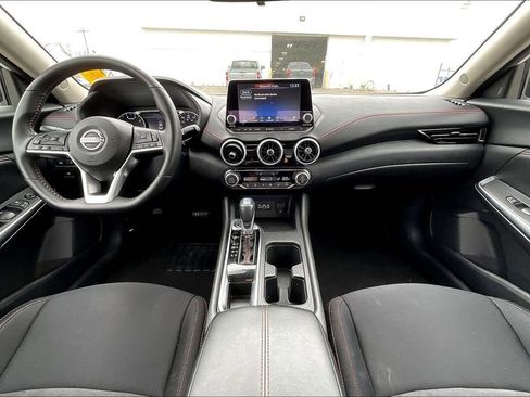 Used 2025 Nissan Sentra SR FWD image 15