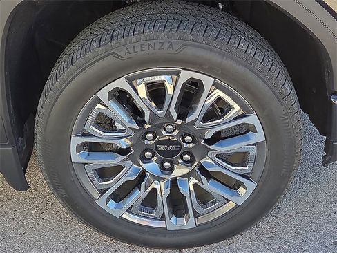 Used 2025 GMC Sierra 1500 Denali Ultimate image 9