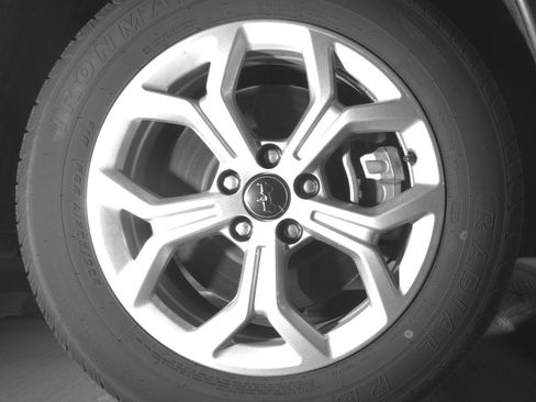 Used 2025 Jeep Compass Latitude AWD/4WD image 13