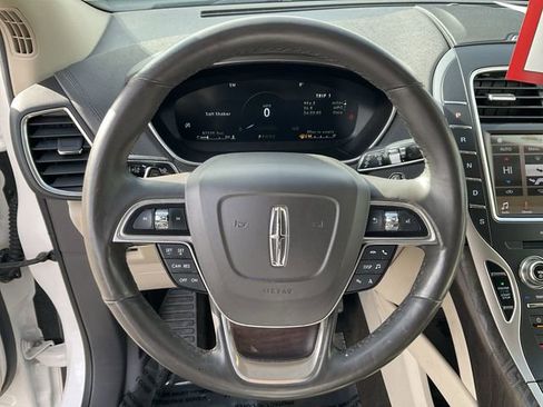 Used 2019 Lincoln Nautilus Select image 19