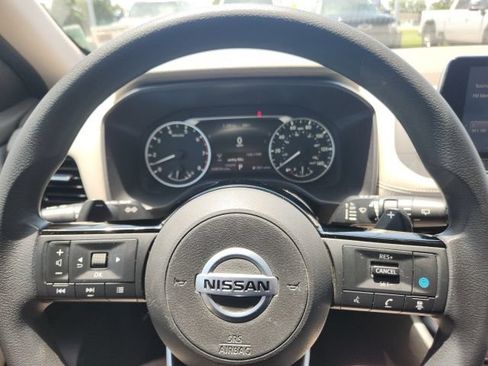 Used 2021 Nissan Rogue SV FWD image 14