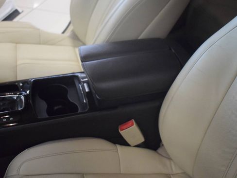 Used 2013 Lincoln MKS AWD image 53