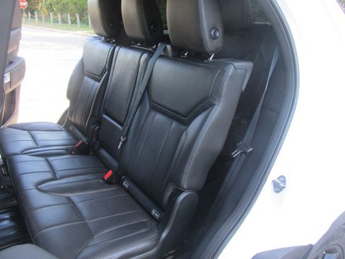 Used 2018 Land Rover Discovery HSE image 46
