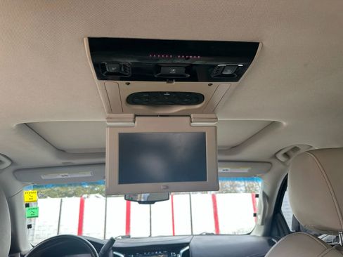 Used 2015 Cadillac Escalade Luxury image 18