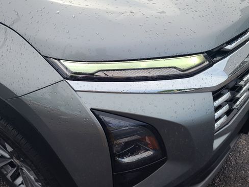 Used 2025 Chevrolet Equinox LT FWD image 7