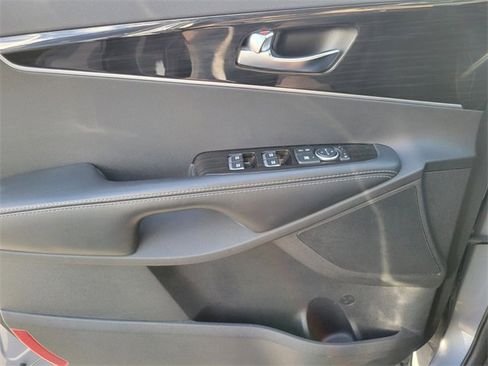 Used 2019 Kia Sorento S image 17