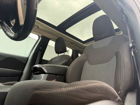Used 2015 Jeep Cherokee Latitude w/ Comfort/Convenience Group AWD/4WD image 11