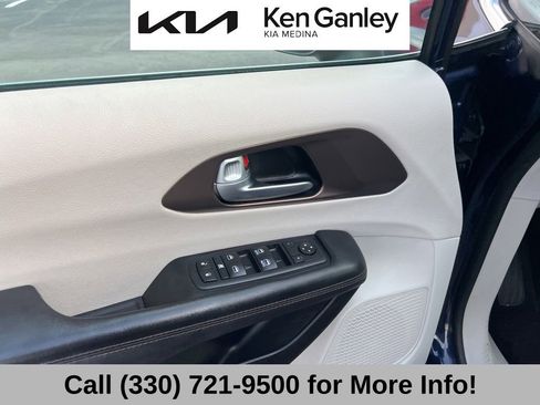 Used 2017 Chrysler Pacifica Touring image 25