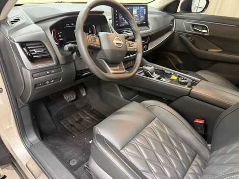 Used 2026 Nissan Rogue Platinum w/ Platinum Premium Package AWD/4WD image 32