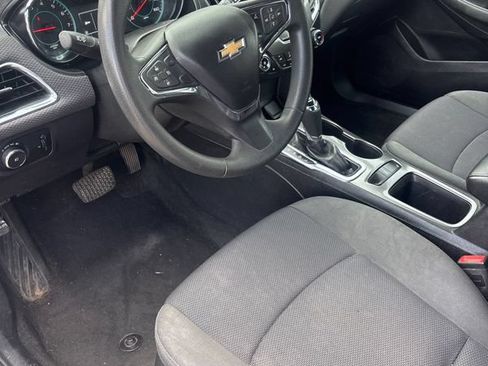 Used 2017 Chevrolet Cruze LT w/ Convenience Package FWD image 2