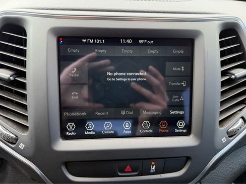 Used 2022 Jeep Cherokee Latitude AWD/4WD image 22