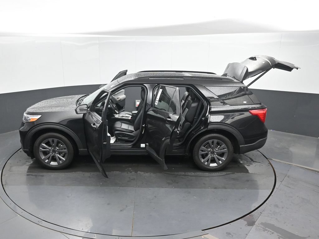 Used 2022 Ford Explorer XLT w/ Equipment Group 202A AWD/4WD image 54