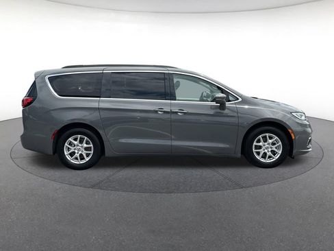 Certified 2022 Chrysler Pacifica Touring-L FWD image 7