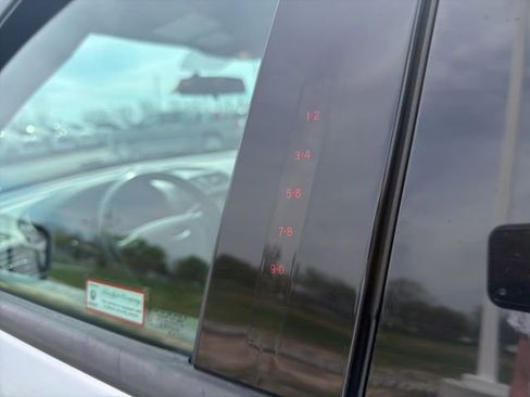 Used 2018 Ford Explorer XLT image 24