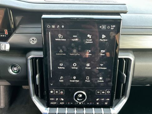 Used 2025 GMC Acadia Elevation AWD/4WD image 17