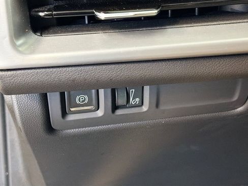 Used 2025 Cadillac XT4 Premium Luxury image 12