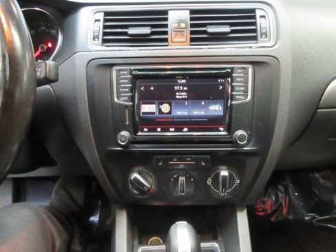 Used 2017 Volkswagen Jetta SE image 21