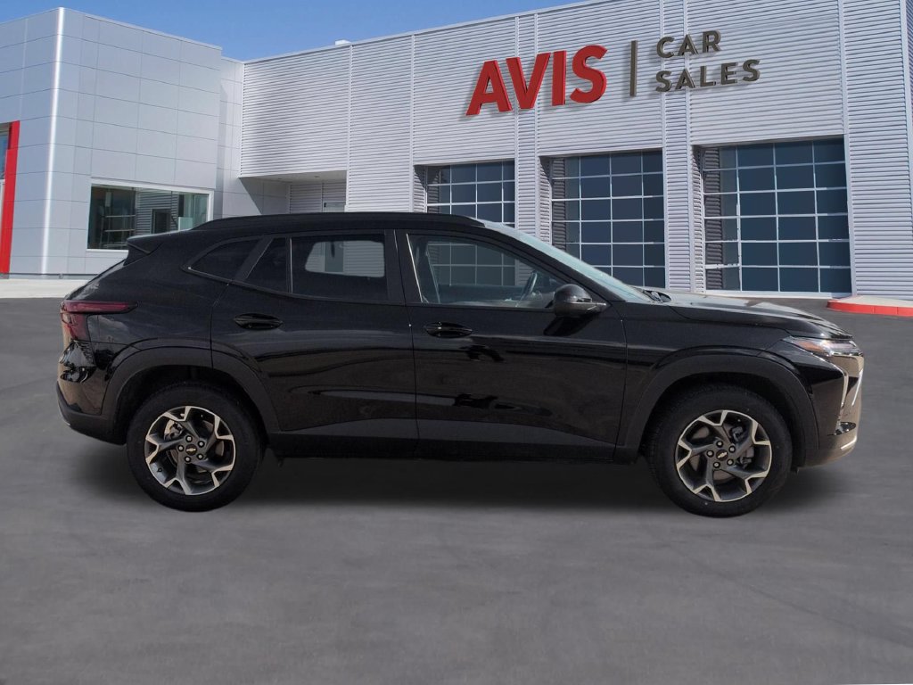 Used 2025 Chevrolet Trax LT w/ LT Convenience Package FWD image 5