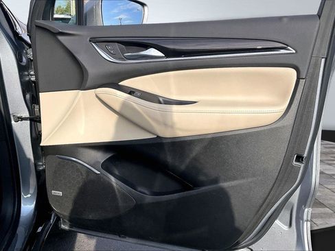 Used 2020 Buick Enclave Premium w/ Sun and Sites Package image 25