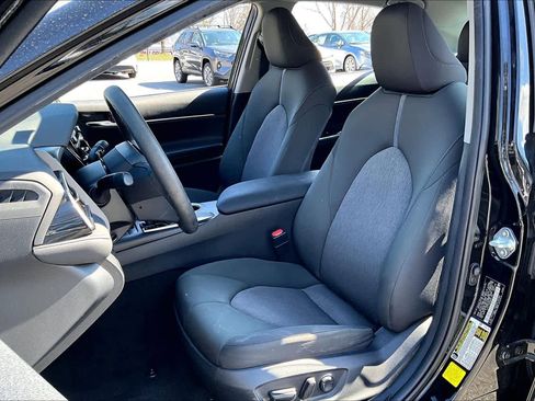 Used 2022 Toyota Camry LE image 8