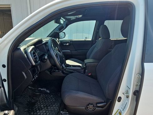 Used 2017 Toyota Tacoma SR5 AWD/4WD image 10