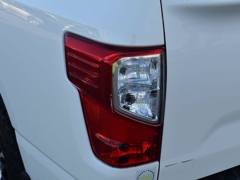 Used 2021 Nissan Titan SV w/ SV Convenience Package AWD/4WD image 7