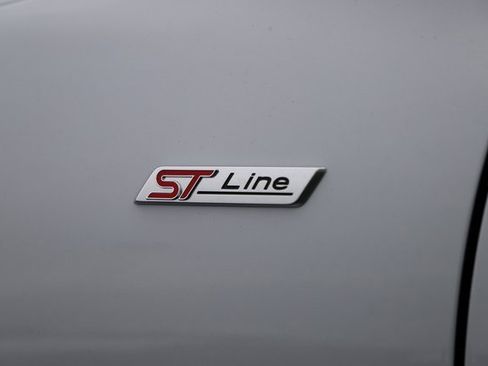 Used 2025 Ford Escape ST-Line Elite w/ Premium Technology Package image 3