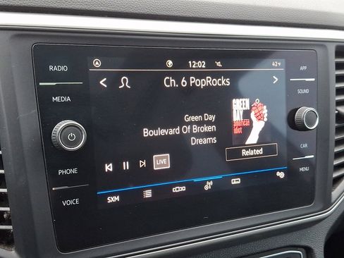 Used 2021 Volkswagen Atlas Cross Sport SE w/ Panoramic Sunroof Package image 18