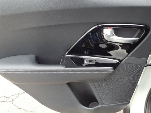 Used 2022 Kia Niro EX Premium image 33