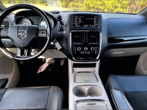 Used 2020 Dodge Grand Caravan SXT image 13